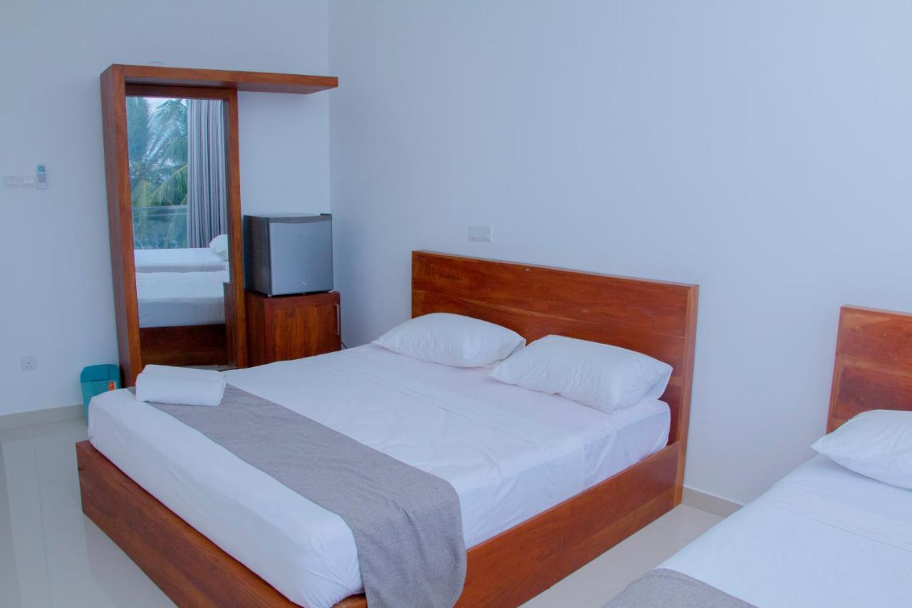 Marakolliya Beach Resort Тангалла Экстерьер фото